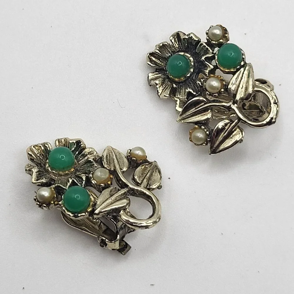Vintage Floral Acrylic Jade Cabochon Earrings Clip On 1.25in